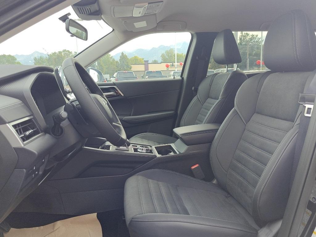 new 2025 Mitsubishi Outlander PHEV car, priced at $39,550