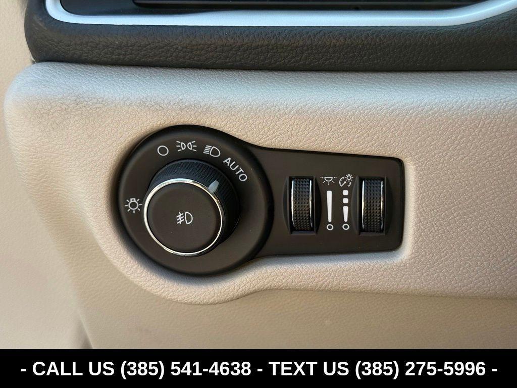 used 2024 Chrysler Pacifica Hybrid car, priced at $28,611