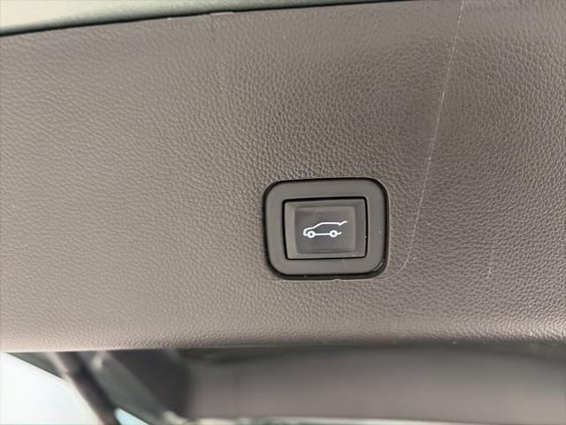 used 2023 Chevrolet Traverse car, priced at $29,995