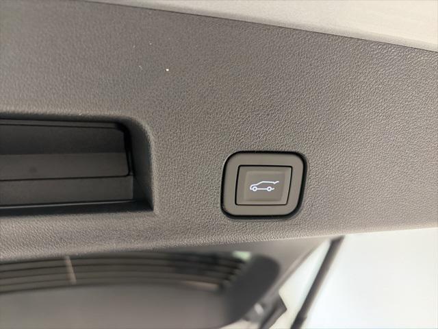 new 2026 Chevrolet Traverse car, priced at $48,661