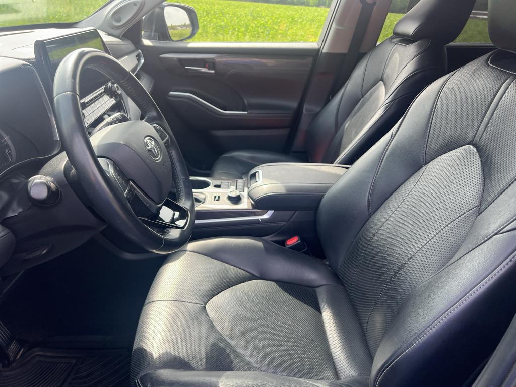 used 2021 Toyota Highlander car, priced at $33,995