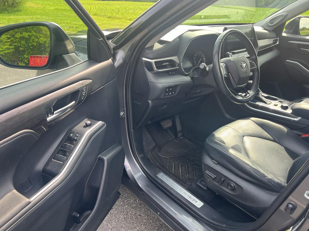 used 2021 Toyota Highlander car, priced at $33,995
