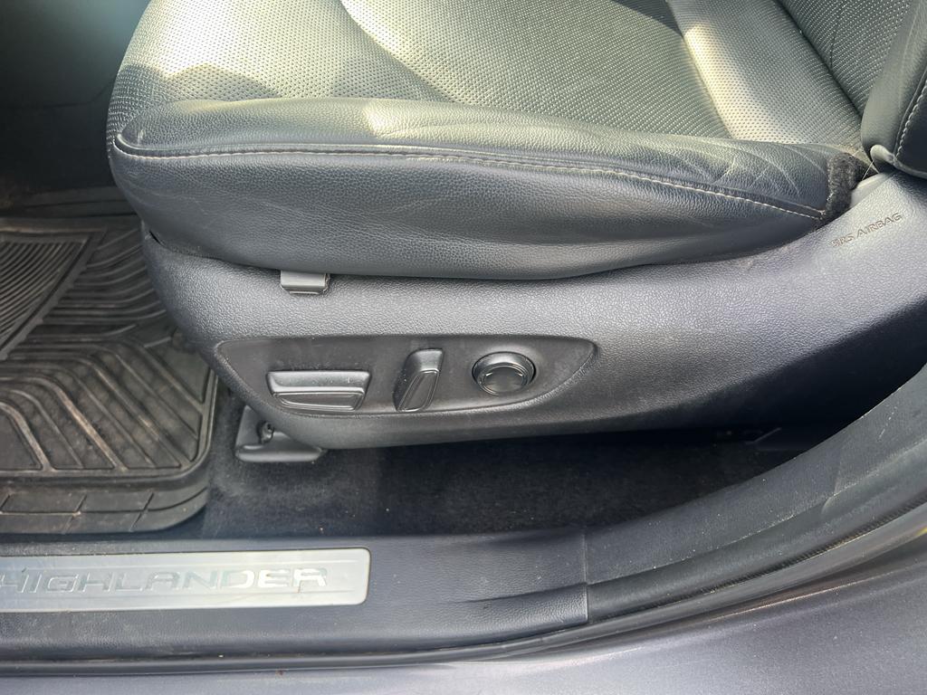 used 2021 Toyota Highlander car, priced at $33,995
