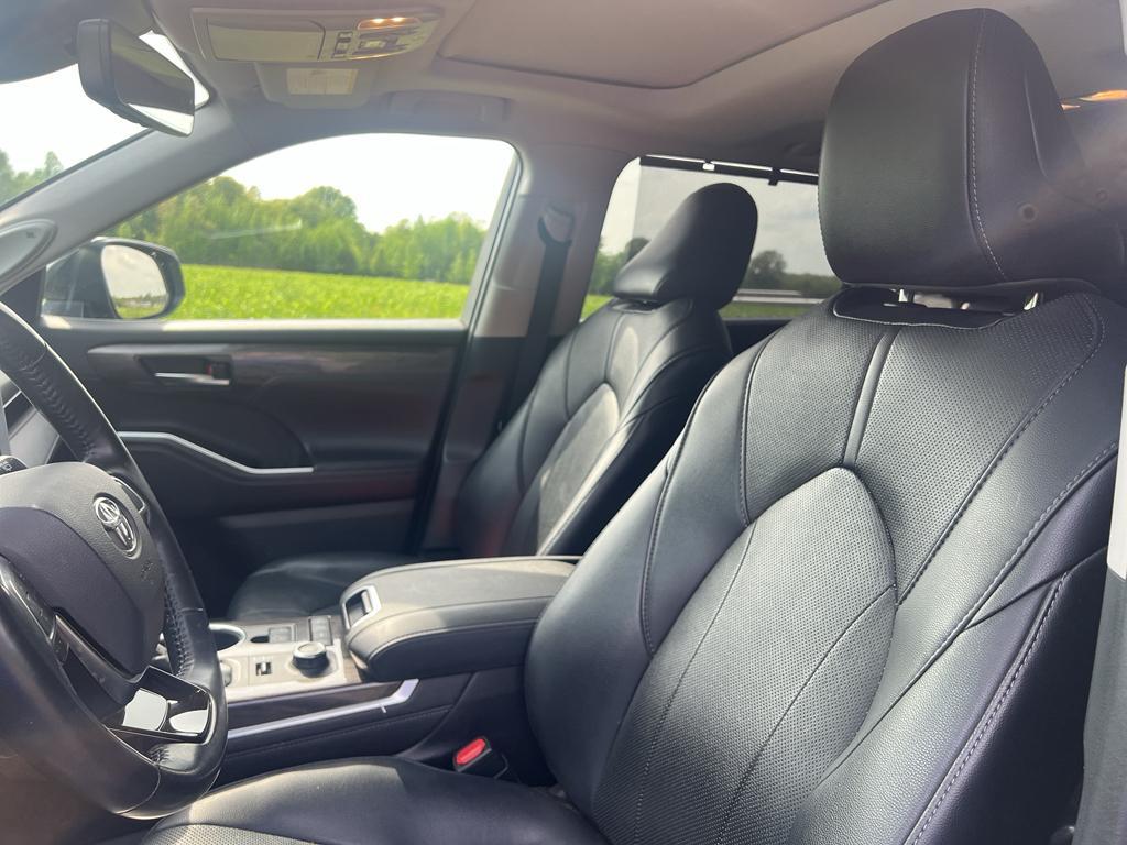 used 2021 Toyota Highlander car, priced at $33,995