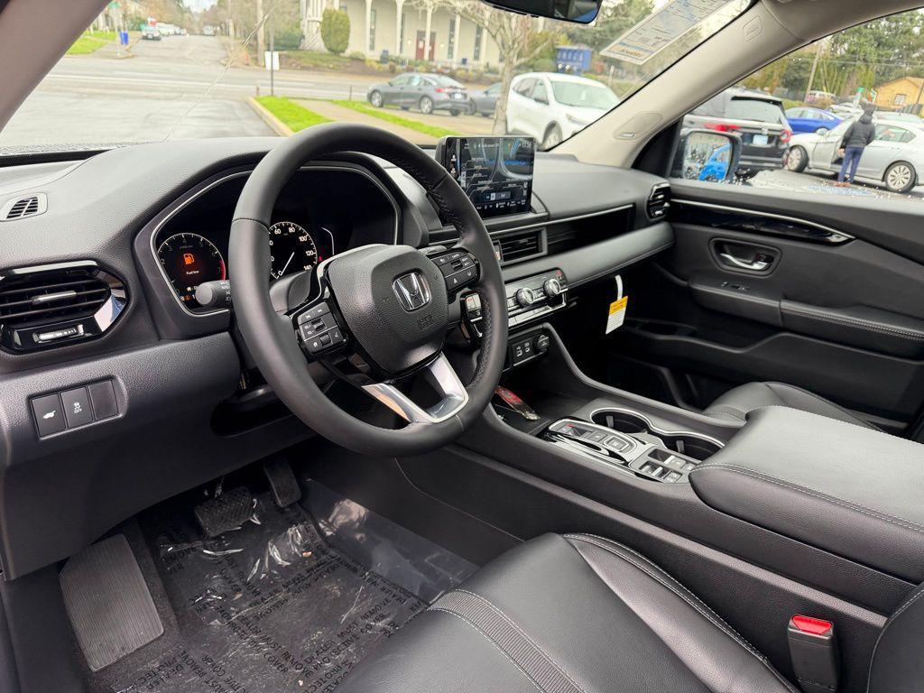 new 2025 Honda Pilot car, priced at $46,234