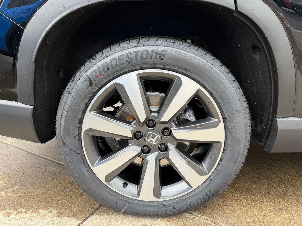 new 2025 Honda Pilot car, priced at $46,234