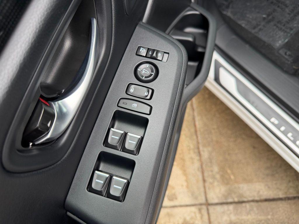 new 2025 Honda Pilot car, priced at $50,184