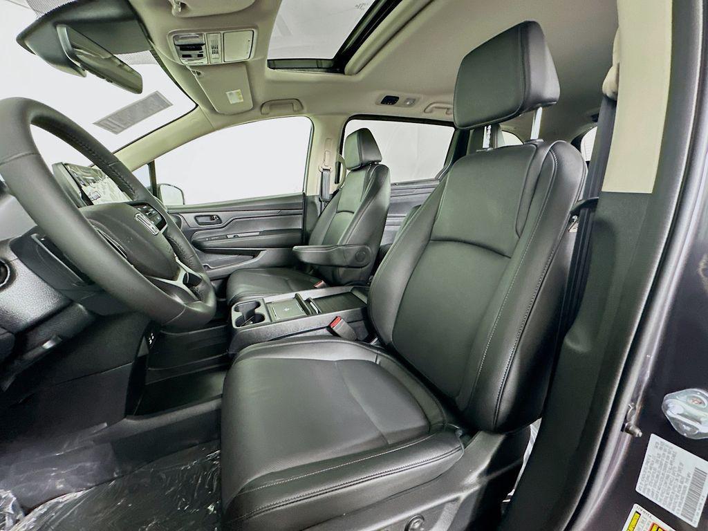 new 2026 Honda Odyssey car, priced at $44,290