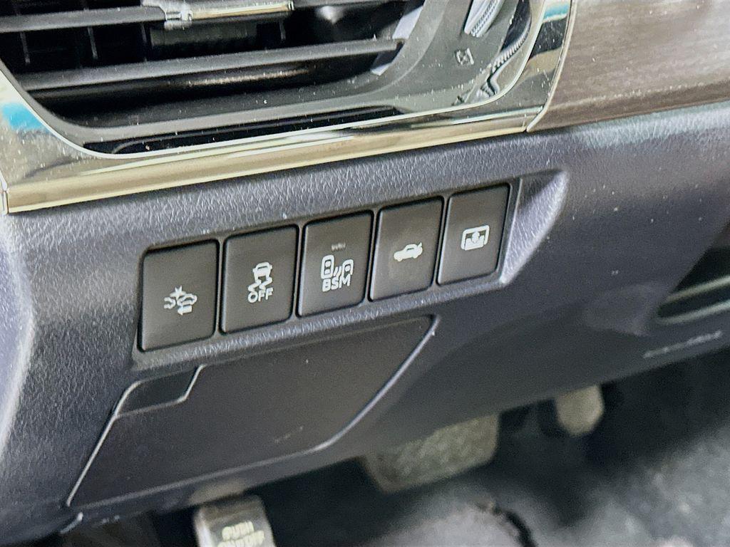 used 2018 Toyota Avalon Hybrid car, priced at $19,391