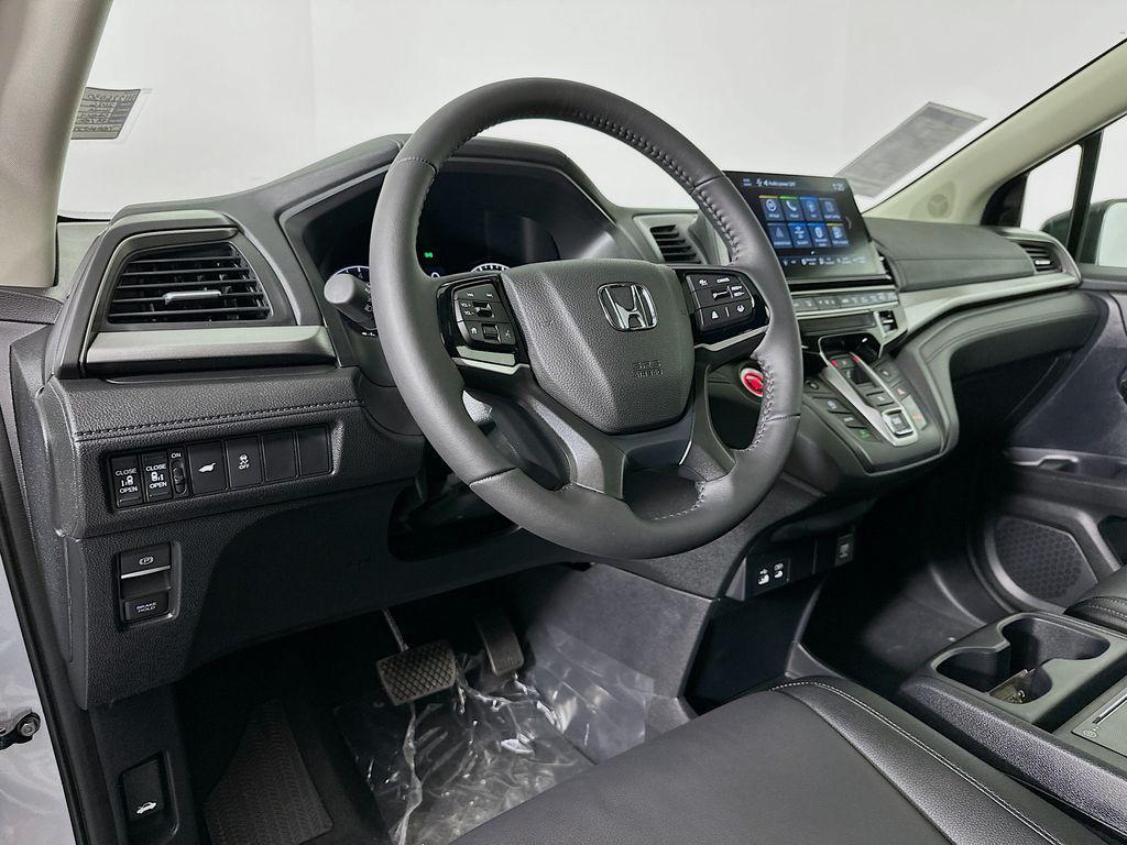 new 2026 Honda Odyssey car, priced at $44,290