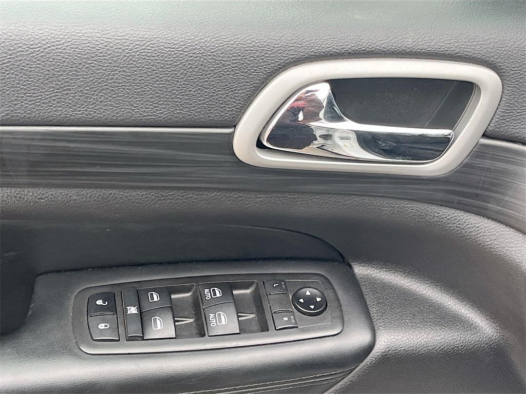 used 2021 Jeep Grand Cherokee car, priced at $15,500