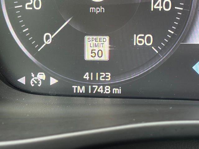 used 2020 Volvo XC40 car, priced at $25,620