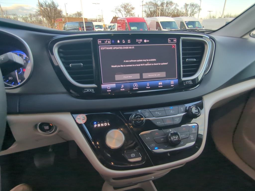 used 2024 Chrysler Pacifica car, priced at $27,224