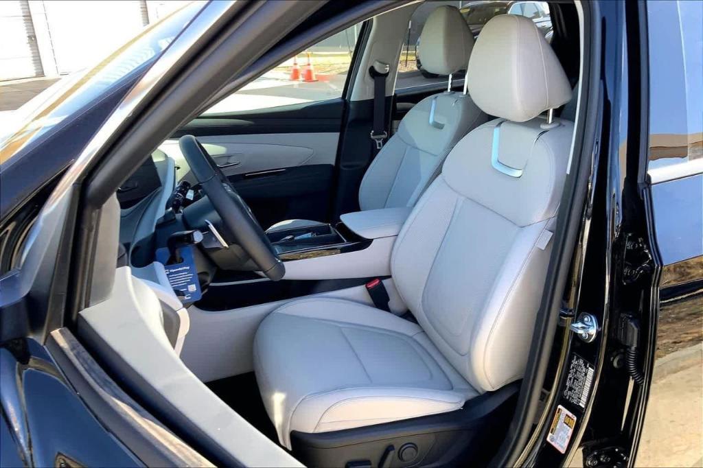 new 2026 Hyundai TUCSON Hybrid car, priced at $35,680