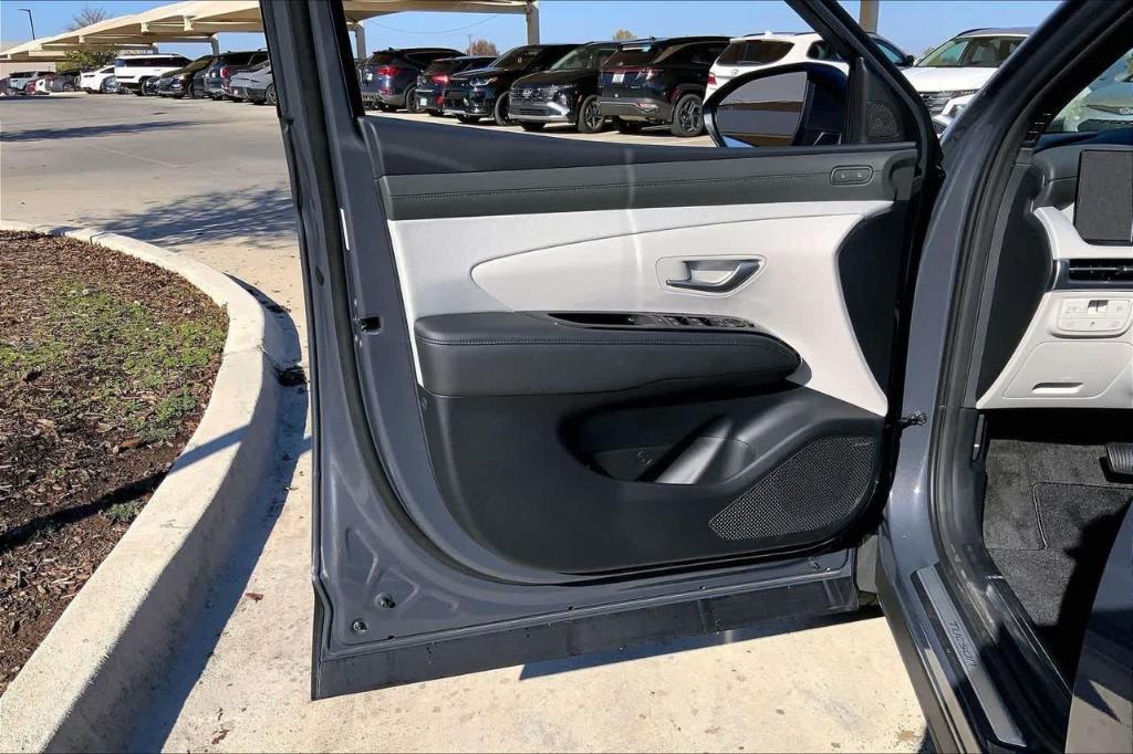 new 2026 Hyundai TUCSON Hybrid car, priced at $35,644