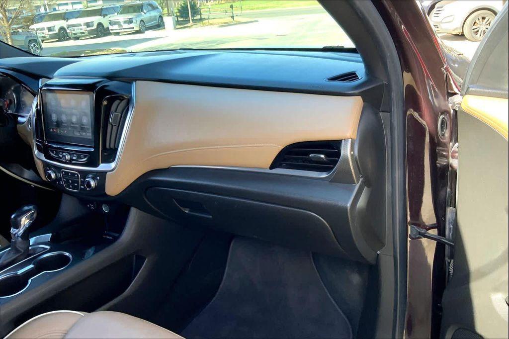 used 2022 Chevrolet Traverse car, priced at $26,457