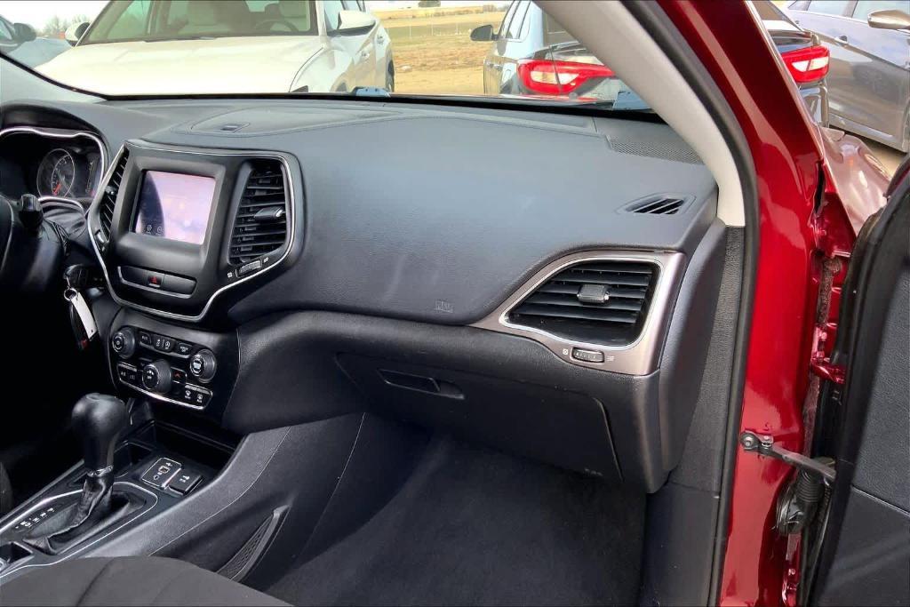 used 2019 Jeep Cherokee car, priced at $9,797
