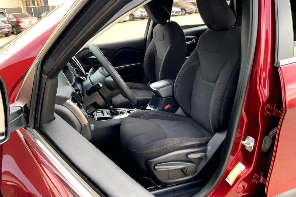 used 2019 Jeep Cherokee car, priced at $9,797