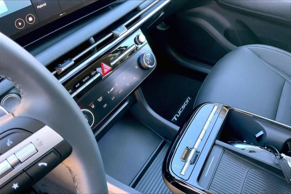 new 2026 Hyundai TUCSON Hybrid car, priced at $30,304