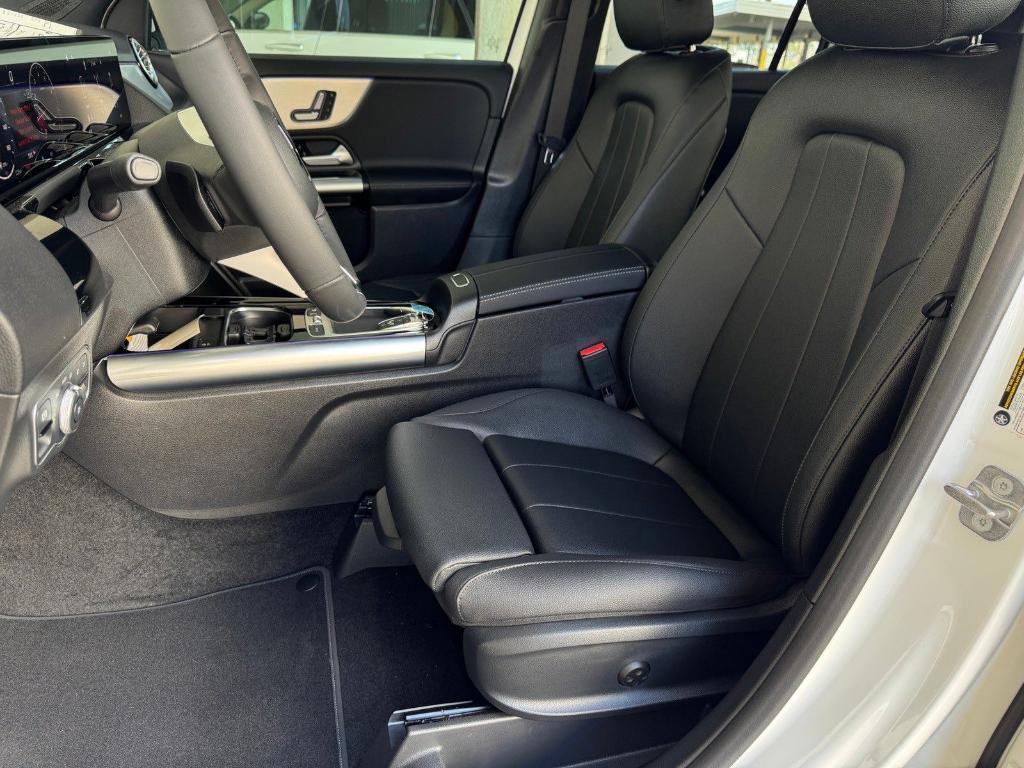 new 2025 Mercedes-Benz GLA 250 car, priced at $44,610