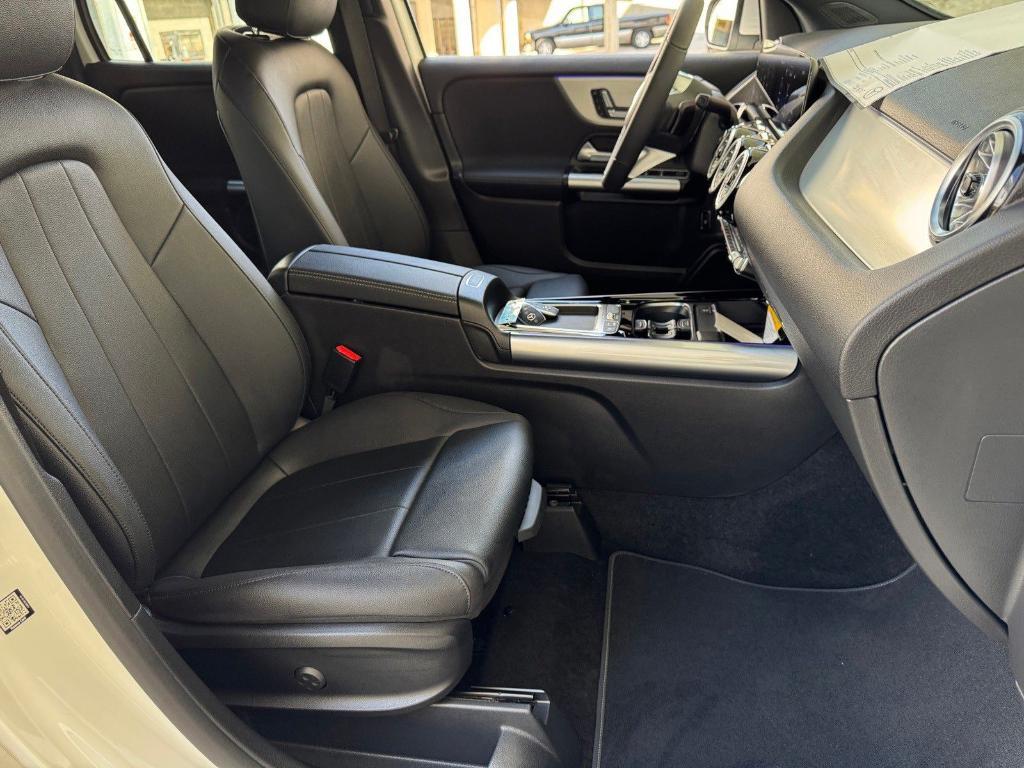 new 2025 Mercedes-Benz GLA 250 car, priced at $44,610