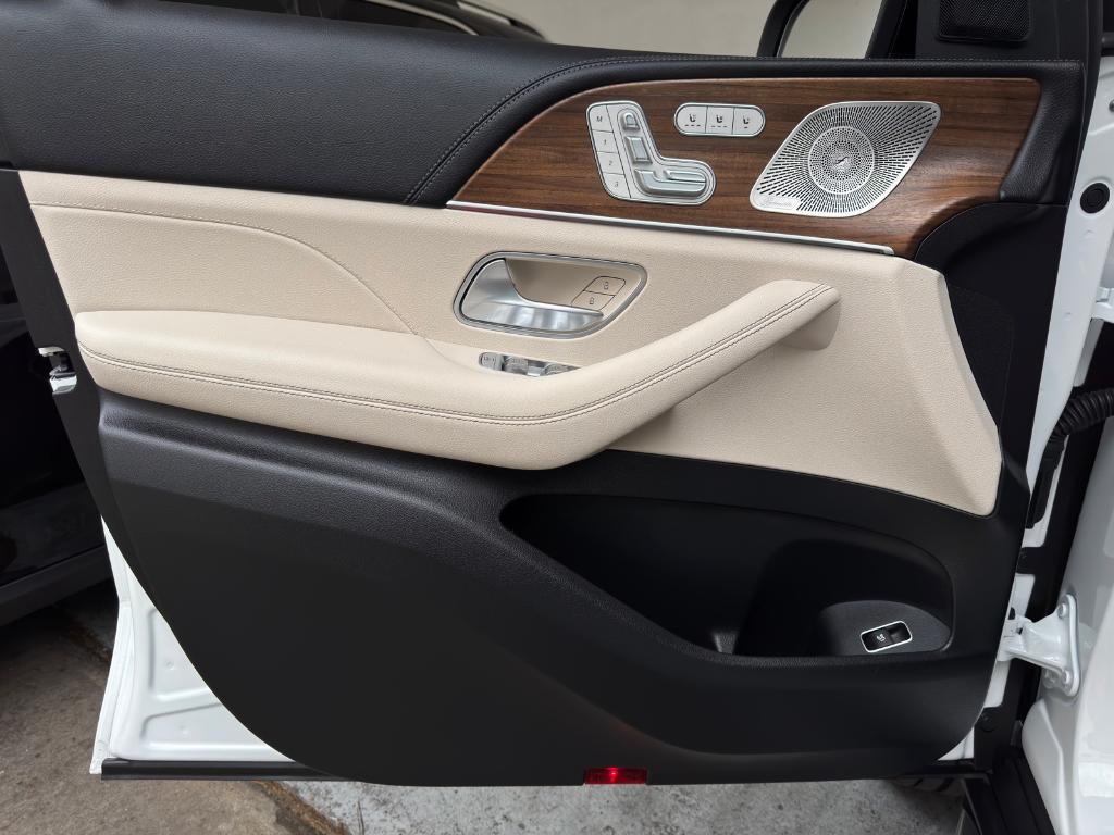 new 2025 Mercedes-Benz GLS 450 car, priced at $103,345