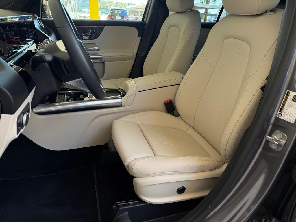 used 2025 Mercedes-Benz GLA 250 car, priced at $38,880