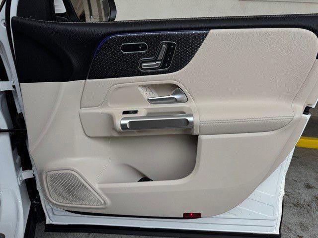 new 2025 Mercedes-Benz GLB 250 car, priced at $46,985