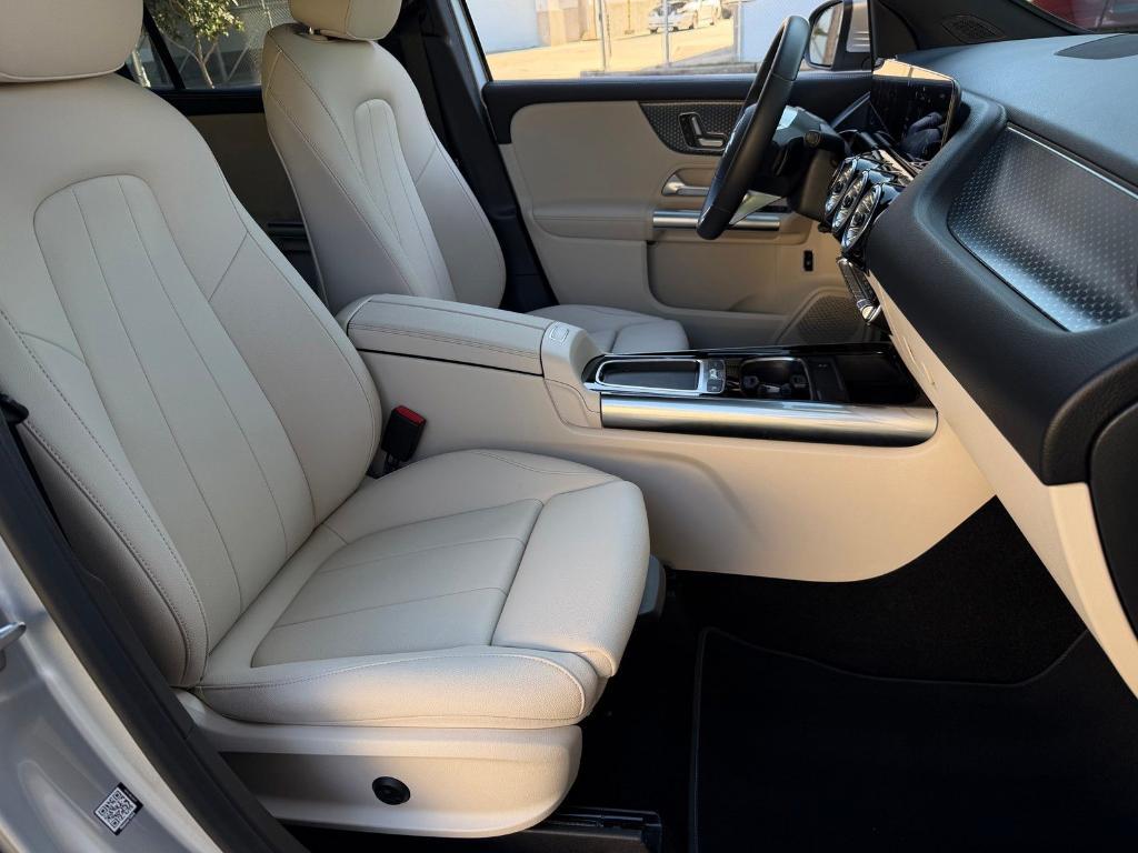 used 2025 Mercedes-Benz GLA 250 car, priced at $37,880