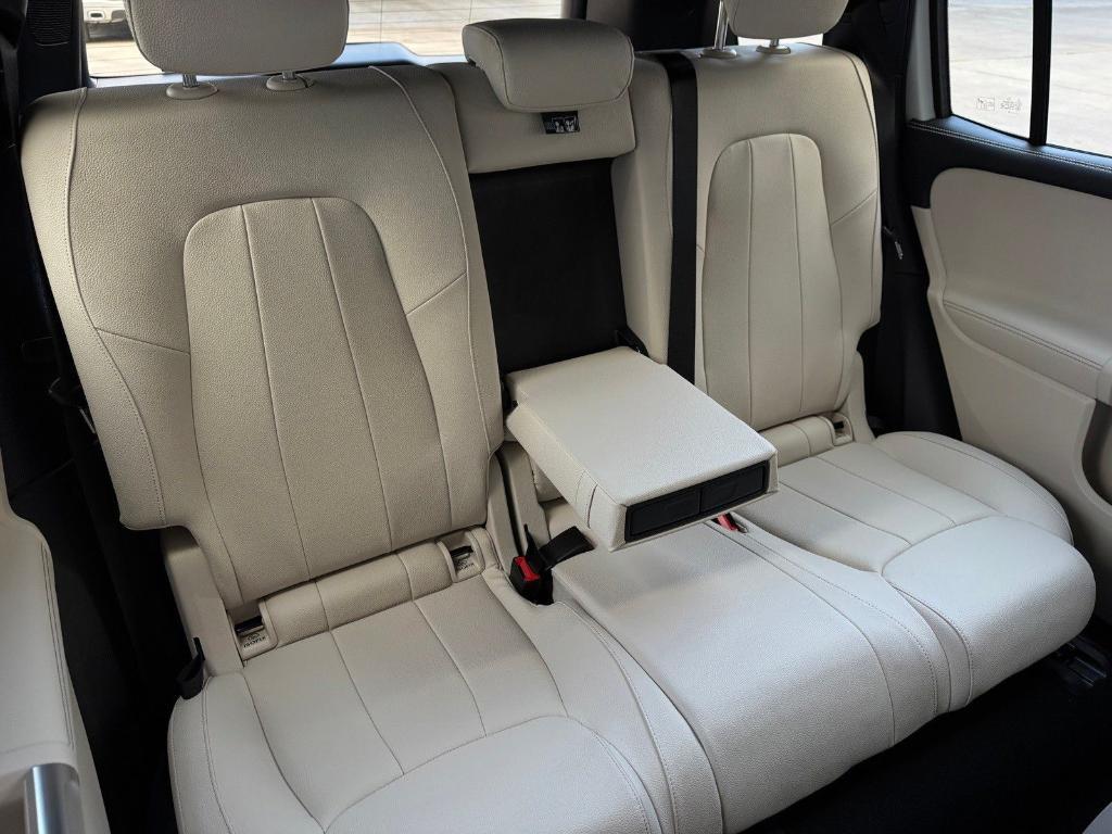 new 2025 Mercedes-Benz GLB 250 car, priced at $49,595