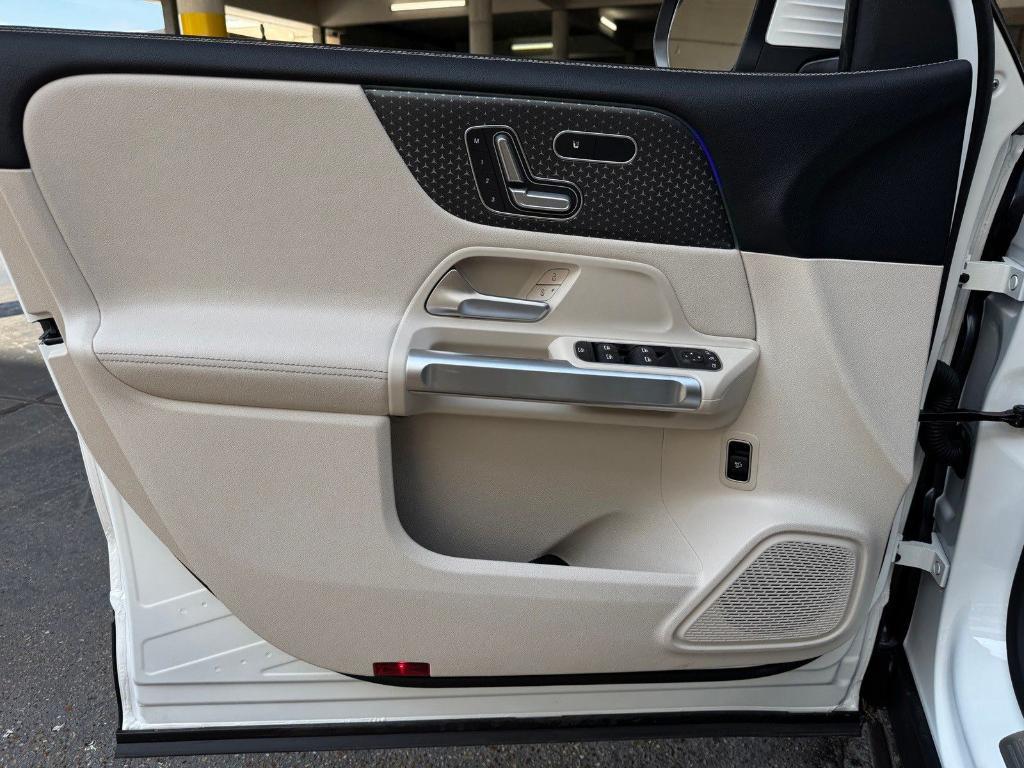 new 2025 Mercedes-Benz GLB 250 car, priced at $49,595