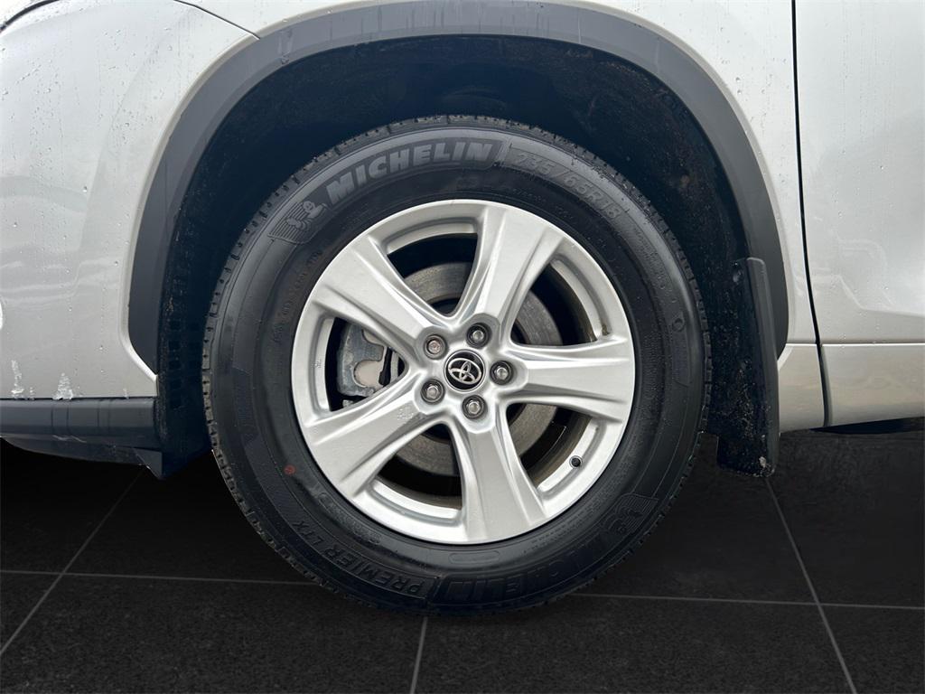 used 2025 Toyota Highlander car, priced at $38,973