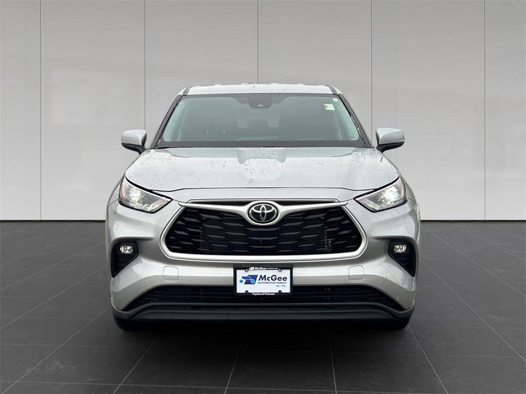 used 2025 Toyota Highlander car, priced at $38,973