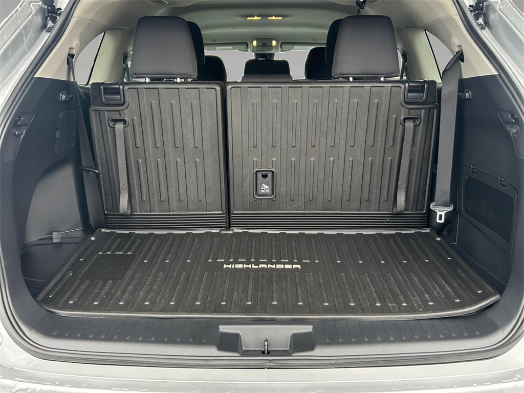 used 2025 Toyota Highlander car, priced at $38,973