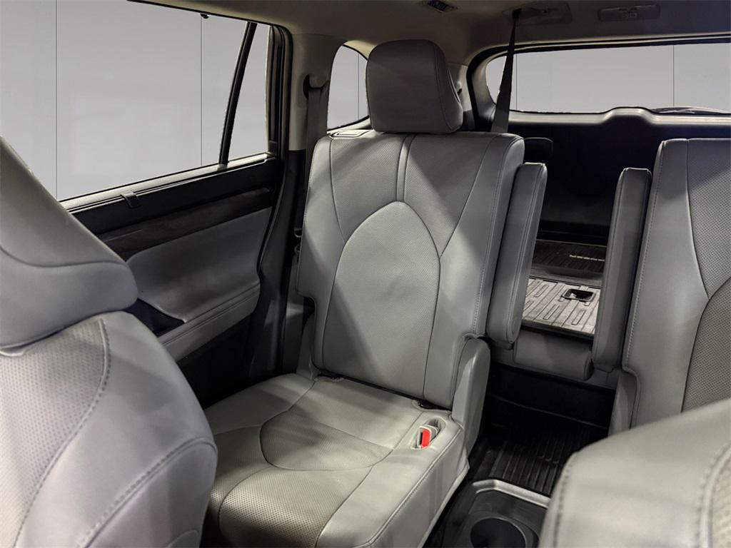 used 2022 Toyota Highlander Hybrid car, priced at $37,998