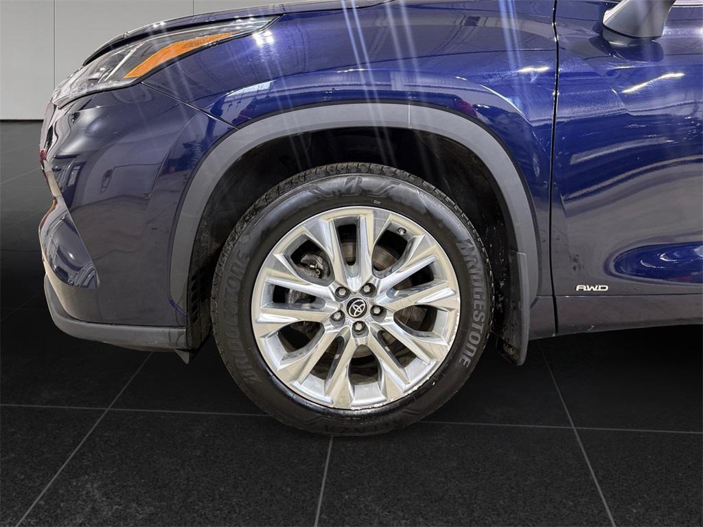 used 2022 Toyota Highlander Hybrid car, priced at $37,998