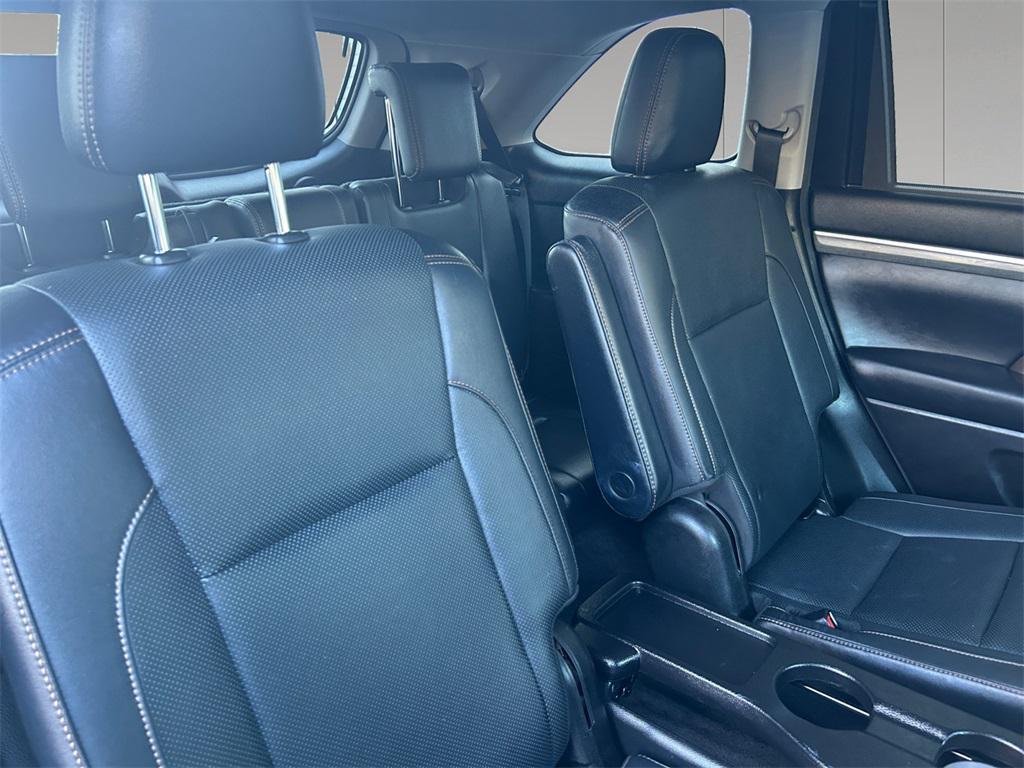 used 2018 Toyota Highlander car, priced at $22,671