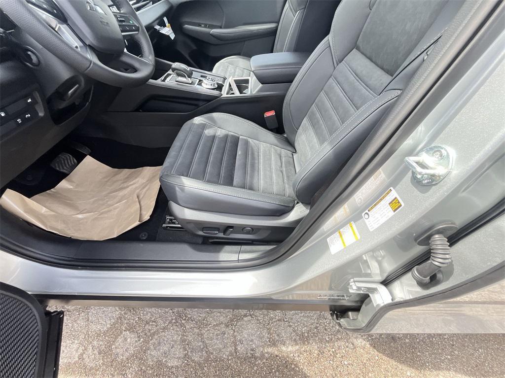 new 2025 Mitsubishi Outlander PHEV car, priced at $39,800