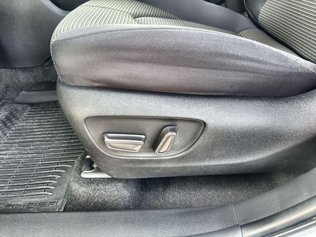 used 2023 Toyota Highlander Hybrid car, priced at $27,373
