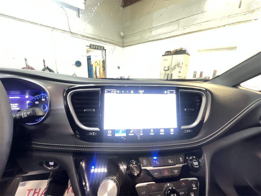 used 2025 Chrysler Pacifica car, priced at $38,144