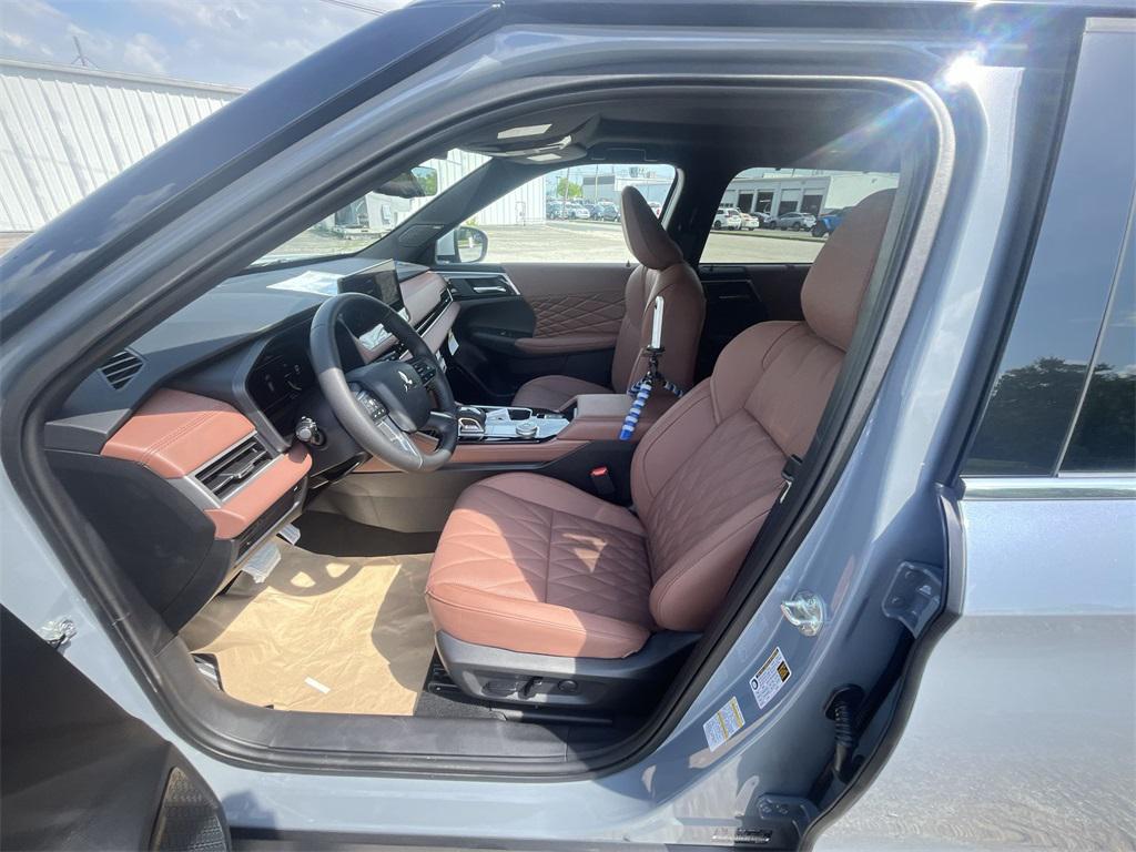 new 2025 Mitsubishi Outlander car, priced at $41,667