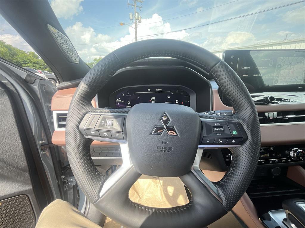 new 2025 Mitsubishi Outlander car, priced at $41,667