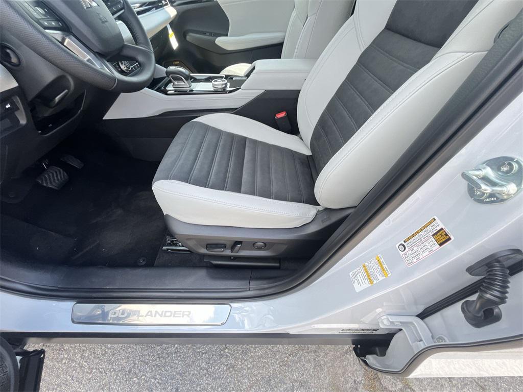 new 2025 Mitsubishi Outlander car, priced at $35,867