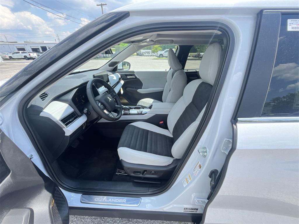 new 2025 Mitsubishi Outlander car, priced at $35,867