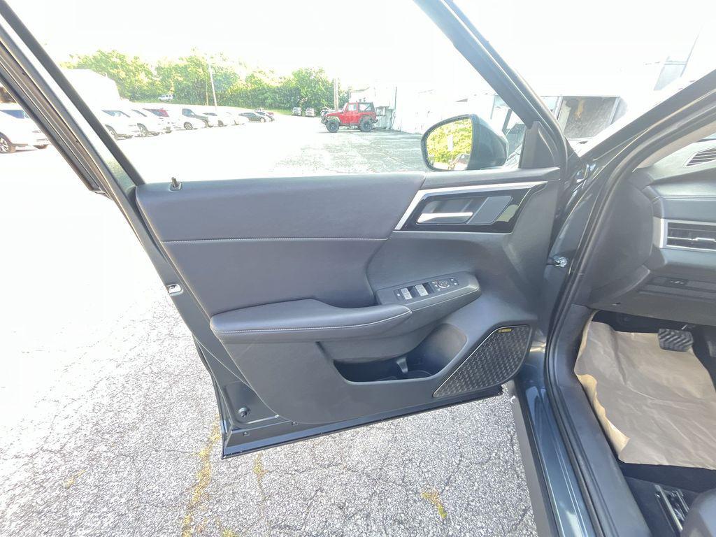 used 2025 Mitsubishi Outlander car, priced at $29,084