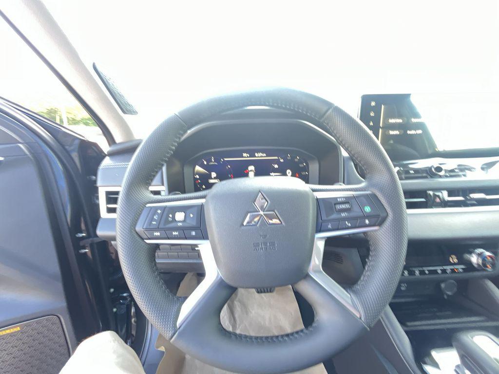 used 2025 Mitsubishi Outlander car, priced at $29,084