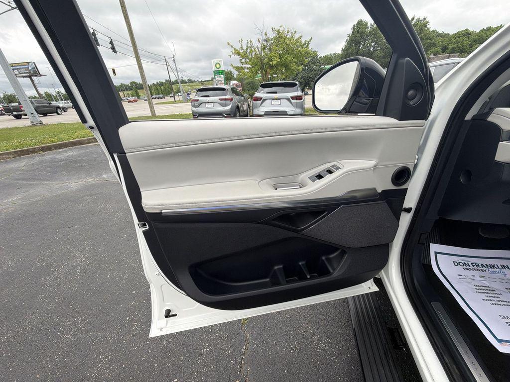used 2025 Lincoln Navigator car, priced at $87,060