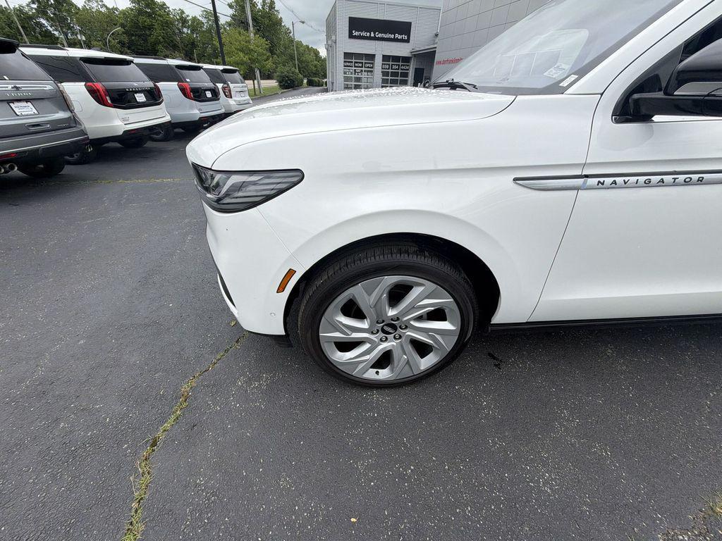 used 2025 Lincoln Navigator car, priced at $87,060