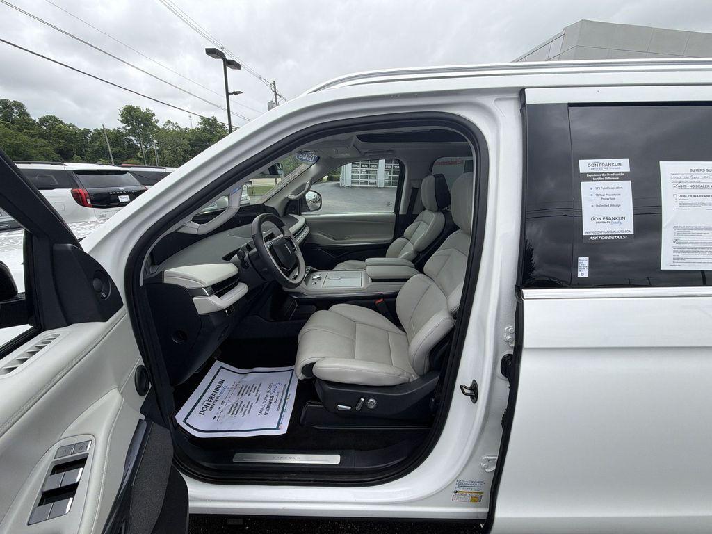 used 2025 Lincoln Navigator car, priced at $87,060