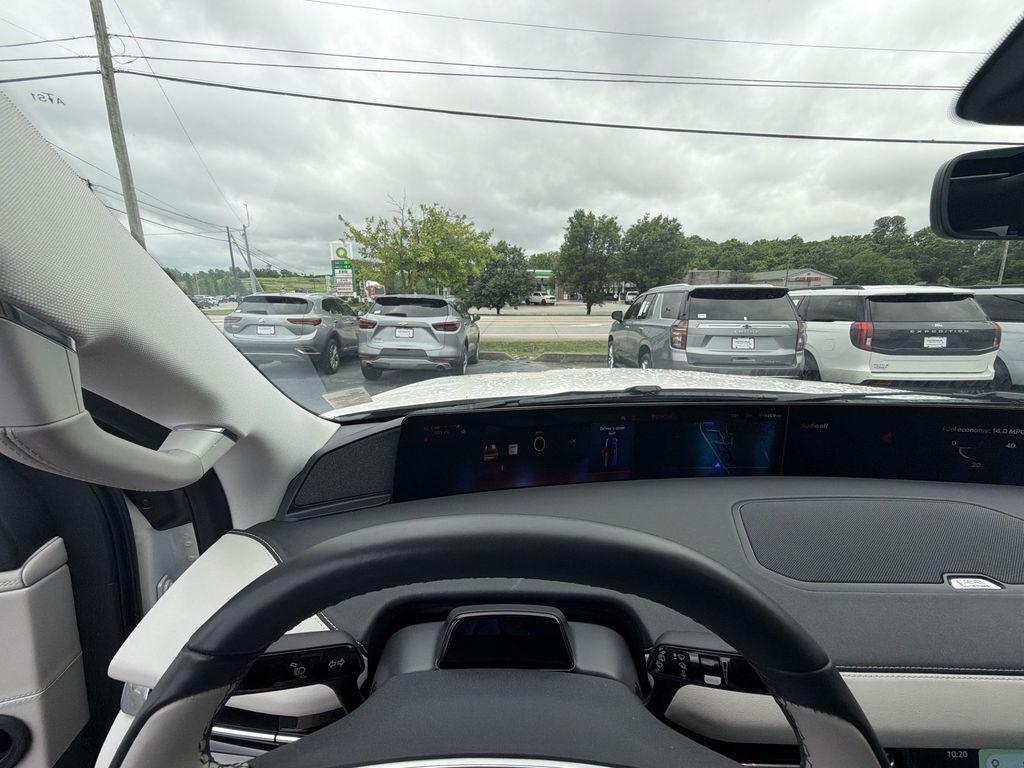 used 2025 Lincoln Navigator car, priced at $87,060